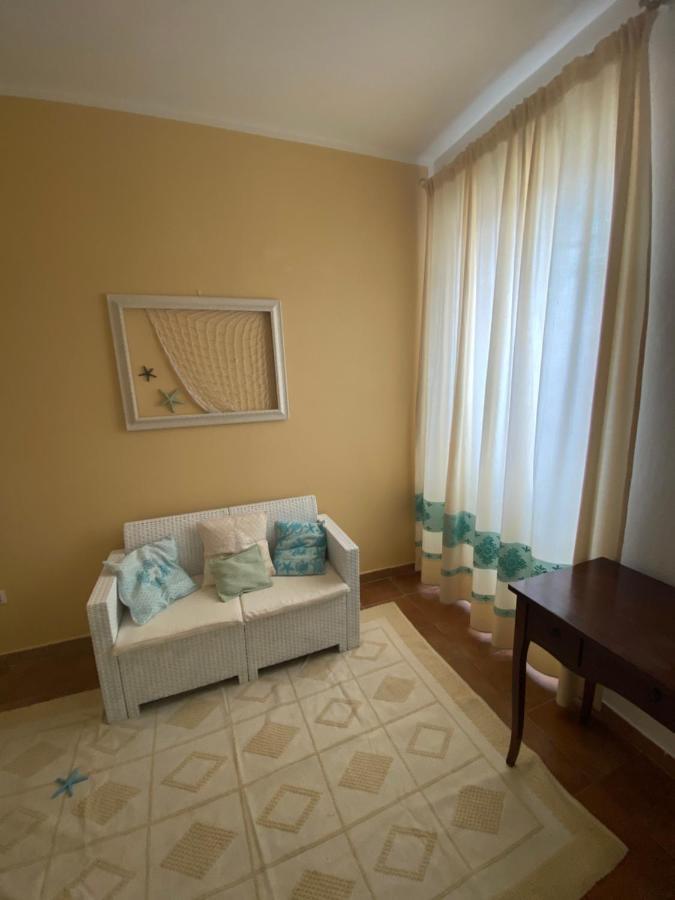 Palazzo Antico Hotel Санта Тереза Галура Екстериор снимка