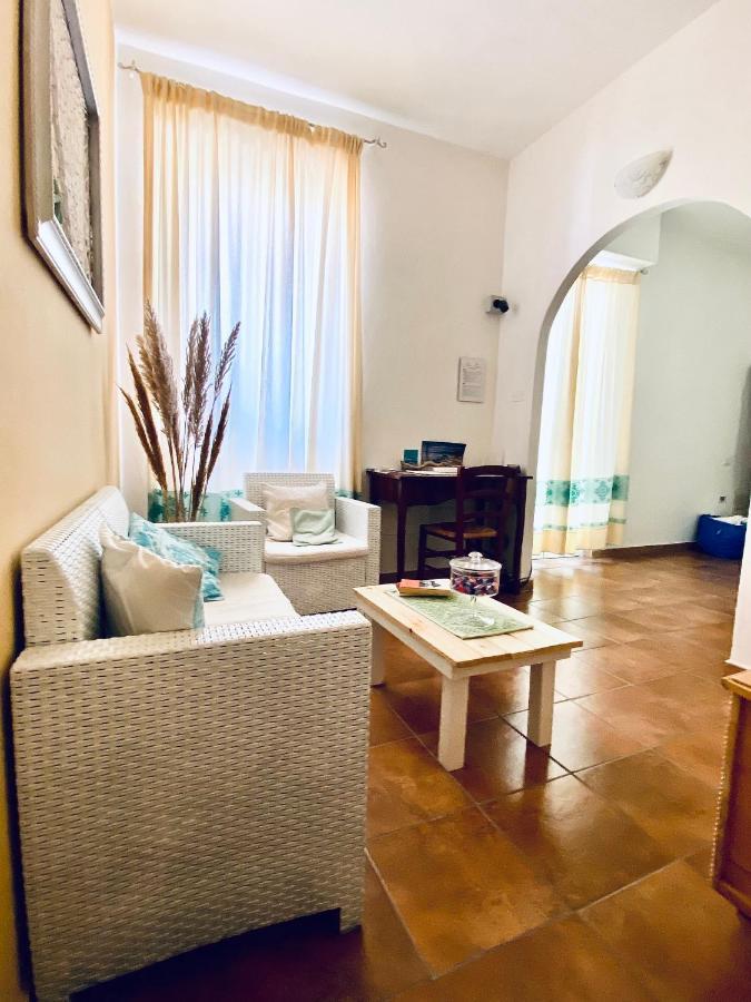 Palazzo Antico Hotel Санта Тереза Галура Екстериор снимка